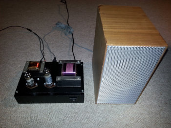 Röhrenverstärker mit Breitbandlautsprecher Der Röhrenverstärker und ...